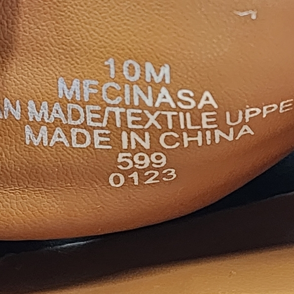 Marc Fisher Women's Block Heel Slip On Sandal - 10M - Picture 8 of 8